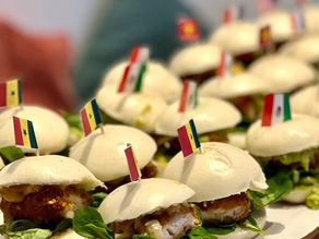 Le bar à mini bao burgers de HUBAO propose des créations maison à base de pain bao garnis sucrés et salés, parfaites pour des événements gourmands et originaux.