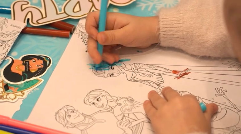 Anniversaire elsa la reine des neiges surprise magique chez tribu de bébé