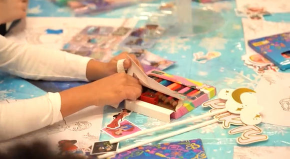 Anniversaire elsa la reine des neiges surprise magique chez tribu de bébé