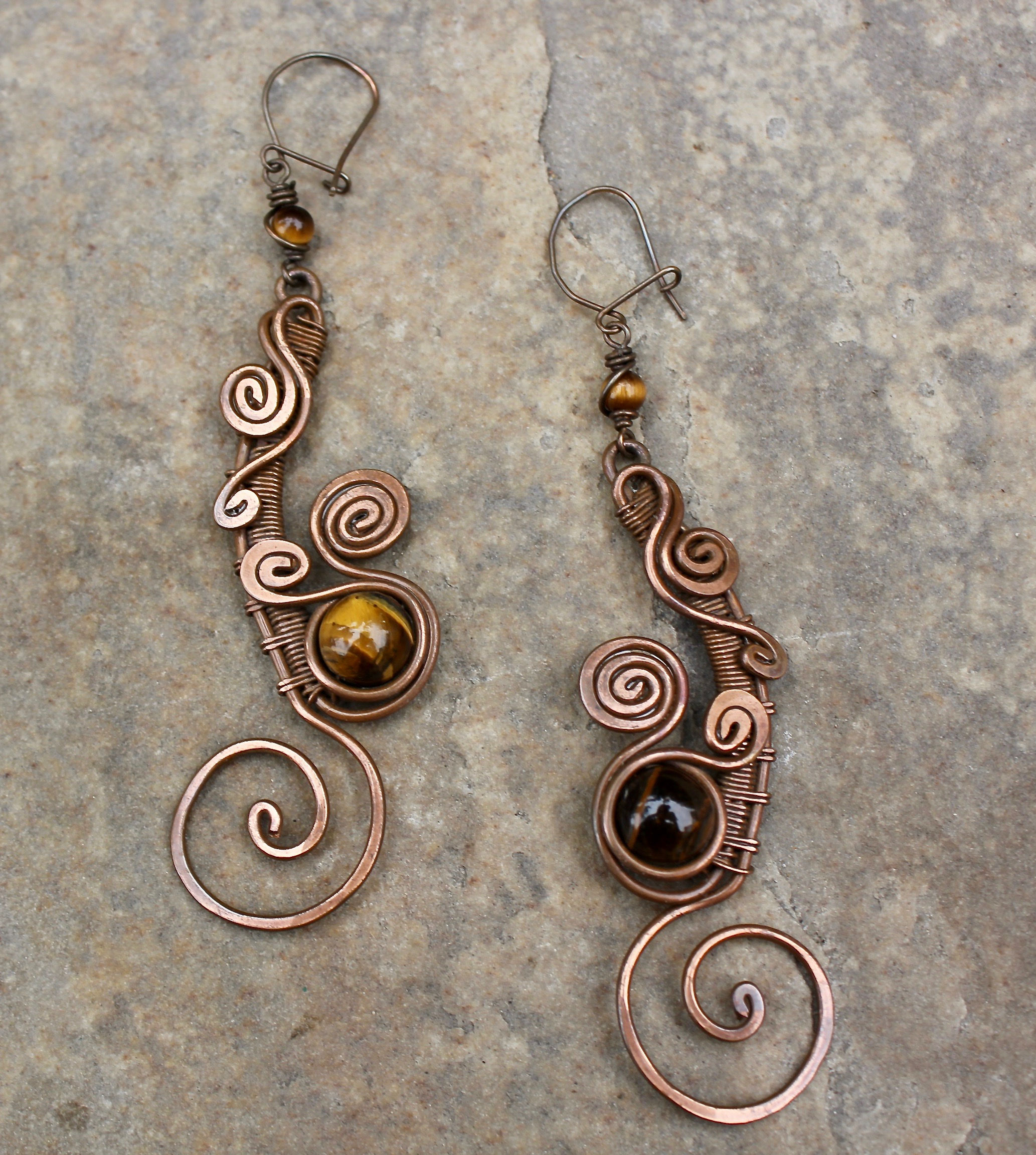 Copper tigers eye earrings/ aretes de cobre y ojo de tigre