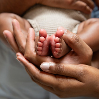 tiny newborn baby toes
