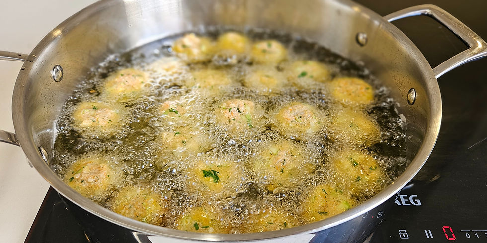 מקצצים קציצות ומטגנים בשמן חצי עמוק, בחום בינוני - גבוה.