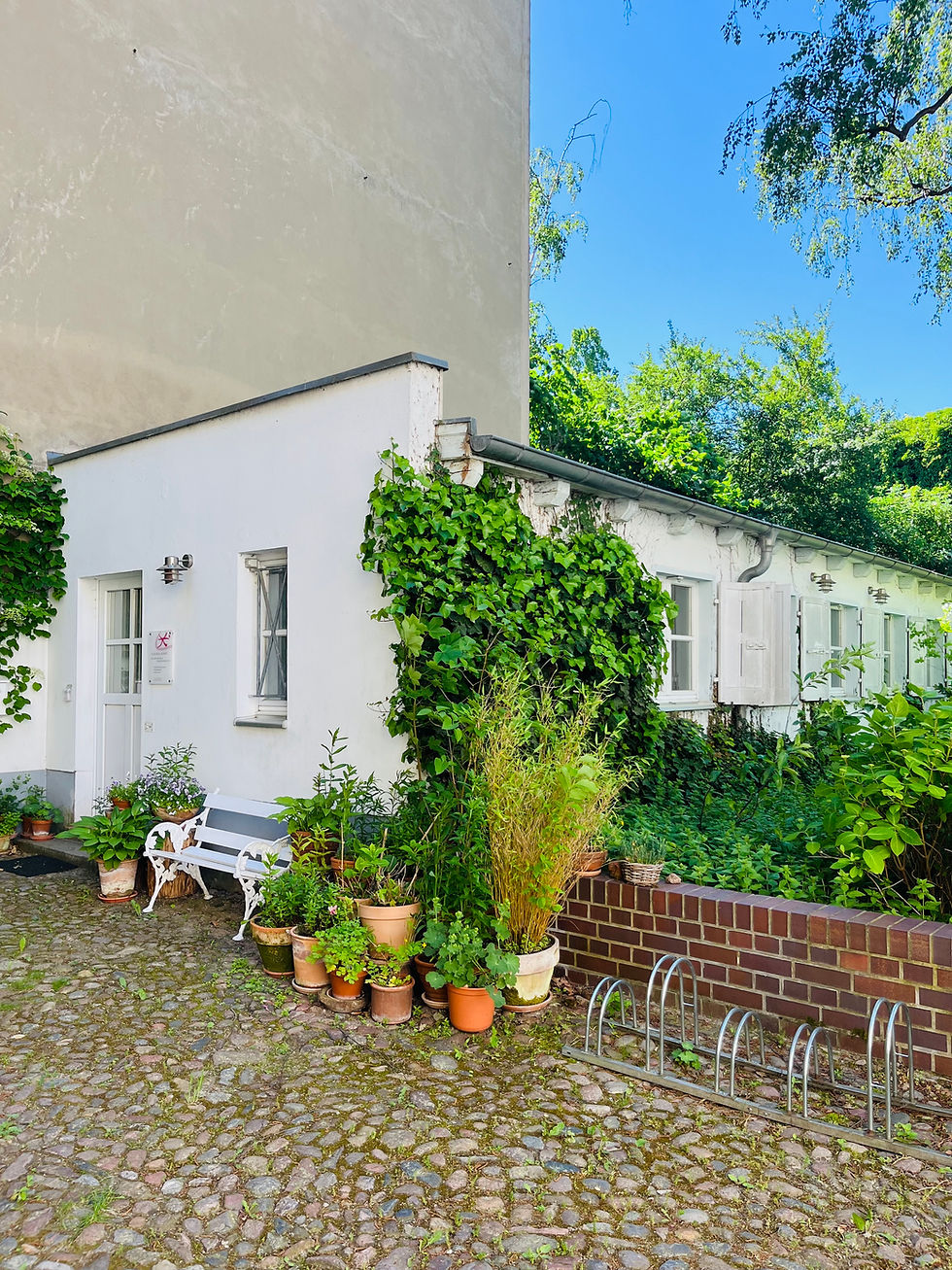 Ort, wo Pilates Kurse stattfinden. Die Remise in Steglitz im Hinterhof.