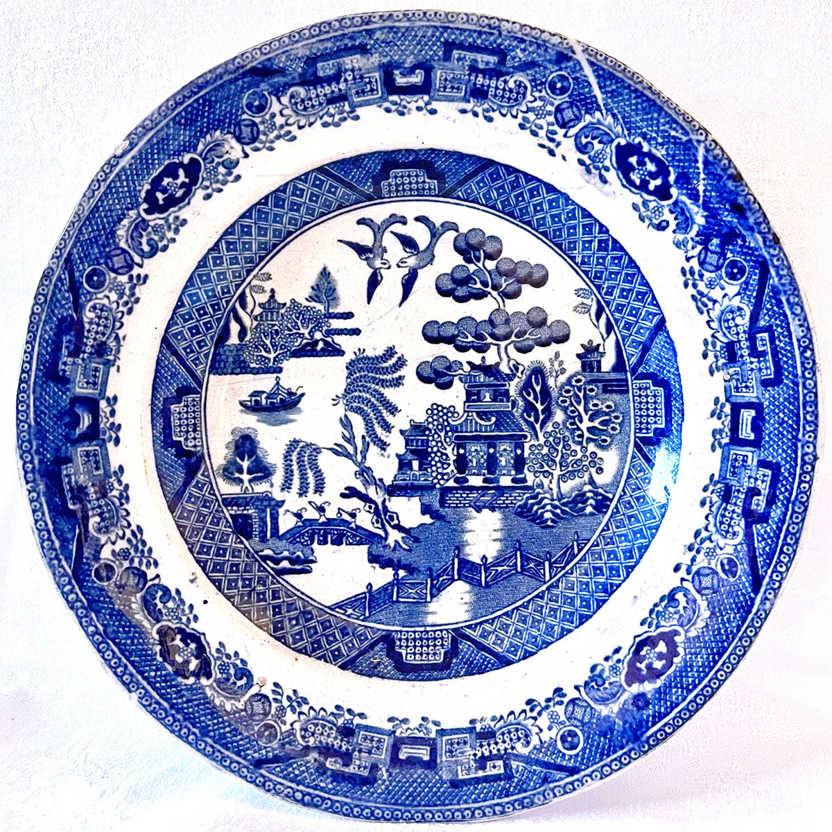 Blue Willow Plate Unmarked English Ware (VC66)