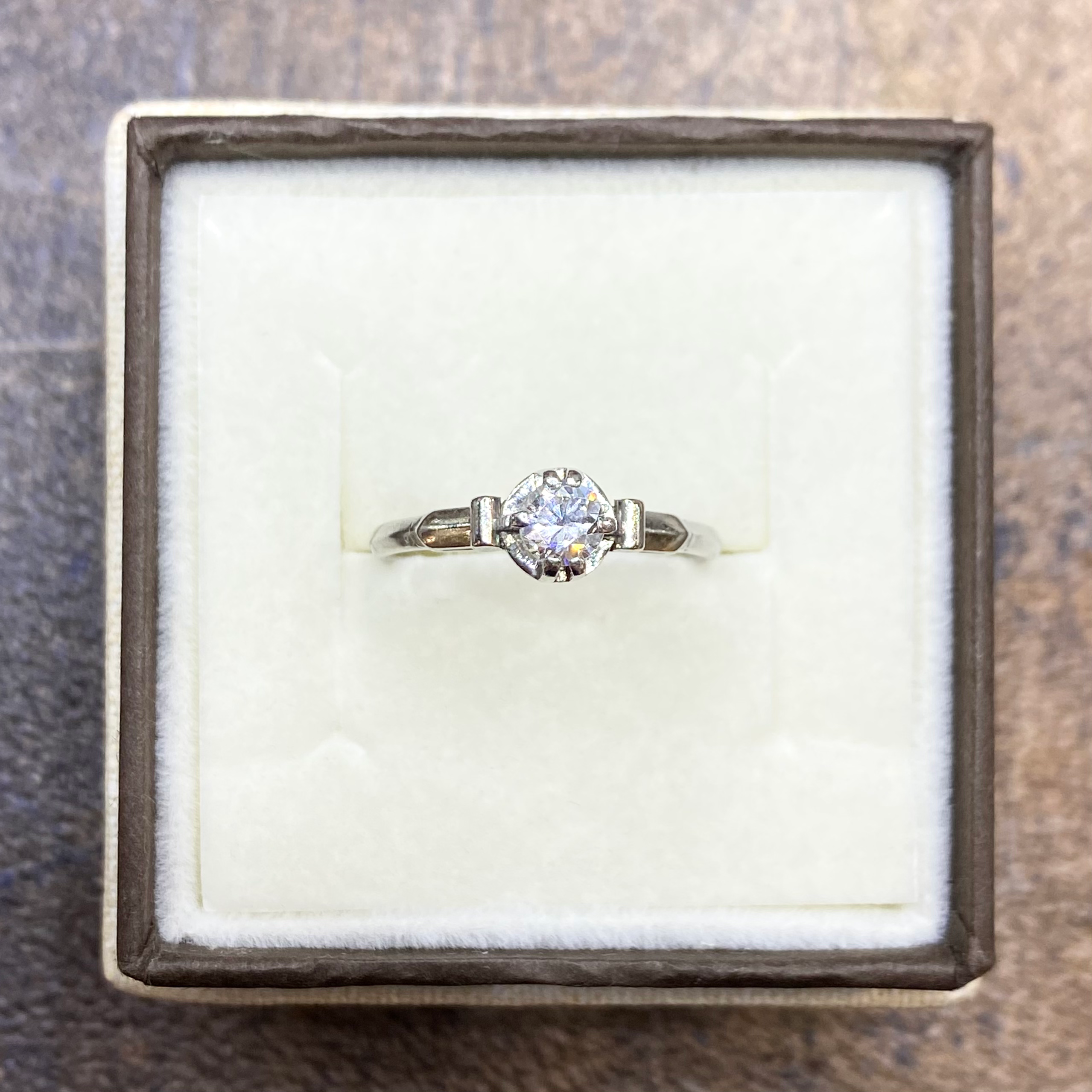 Pierścionek zaręczynowy z brylantem 0,35ct G/VS2 art Deco