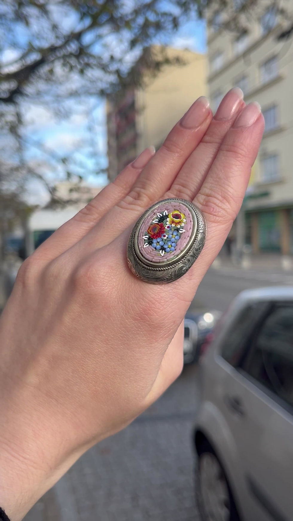 Miniatura: Metalowa broszka, mikromozaika, Włochy Vintage, kwiaty