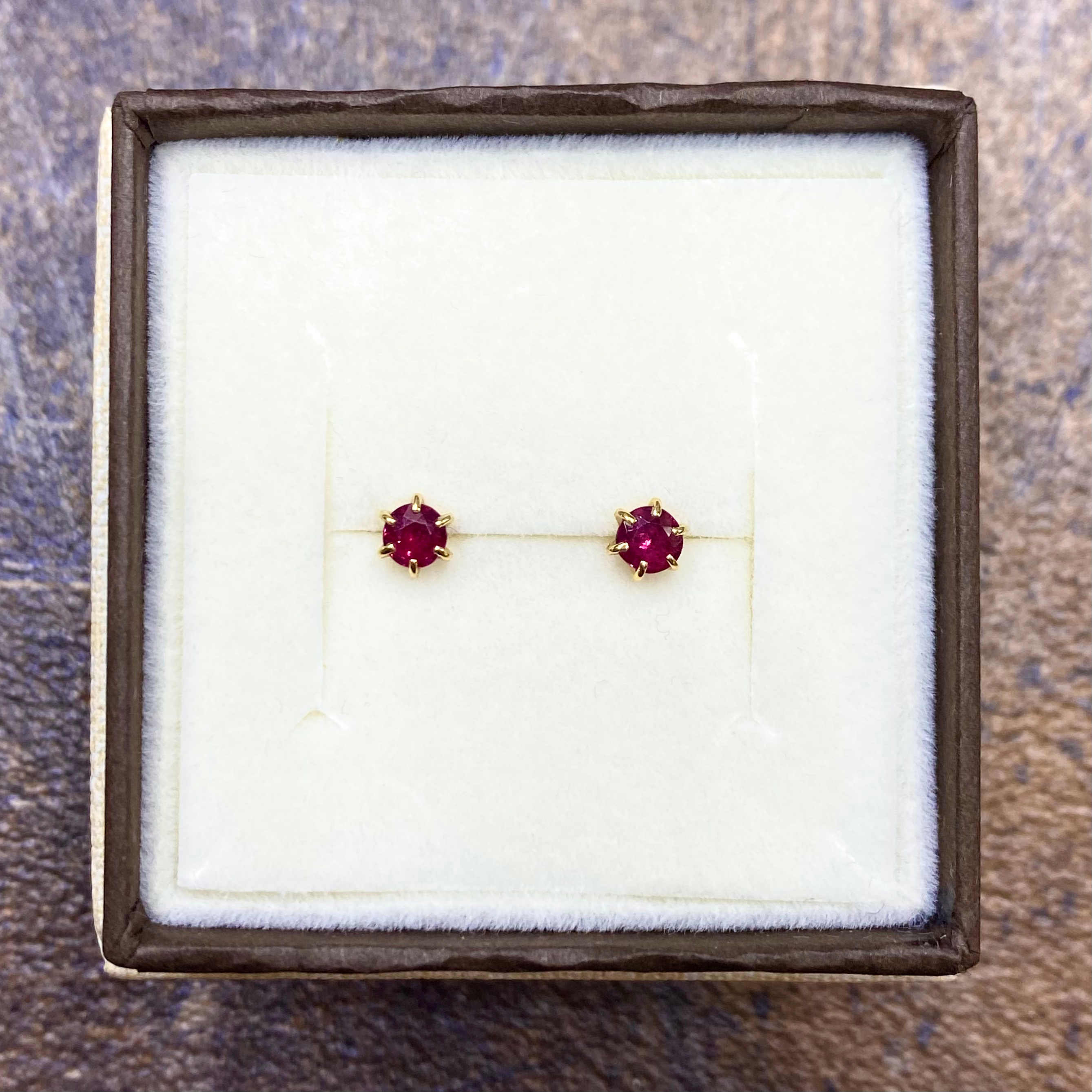 Złote kolczyki rubiny naturalne vintage sztyft zakręcany