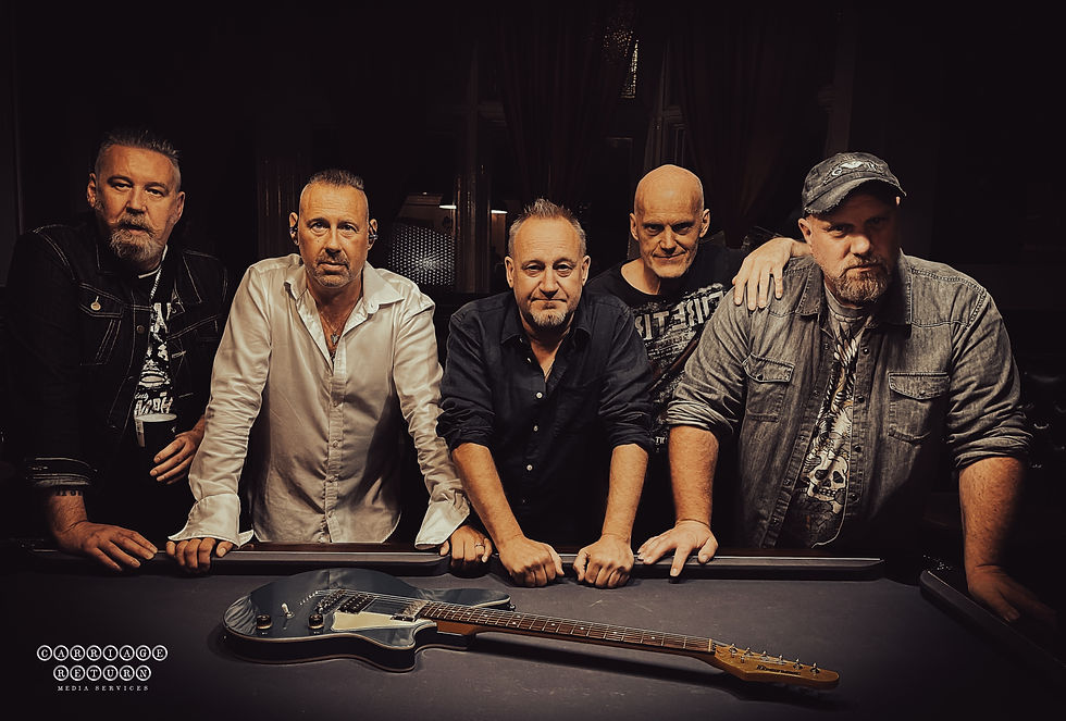 Bandfoto White Skies 2026