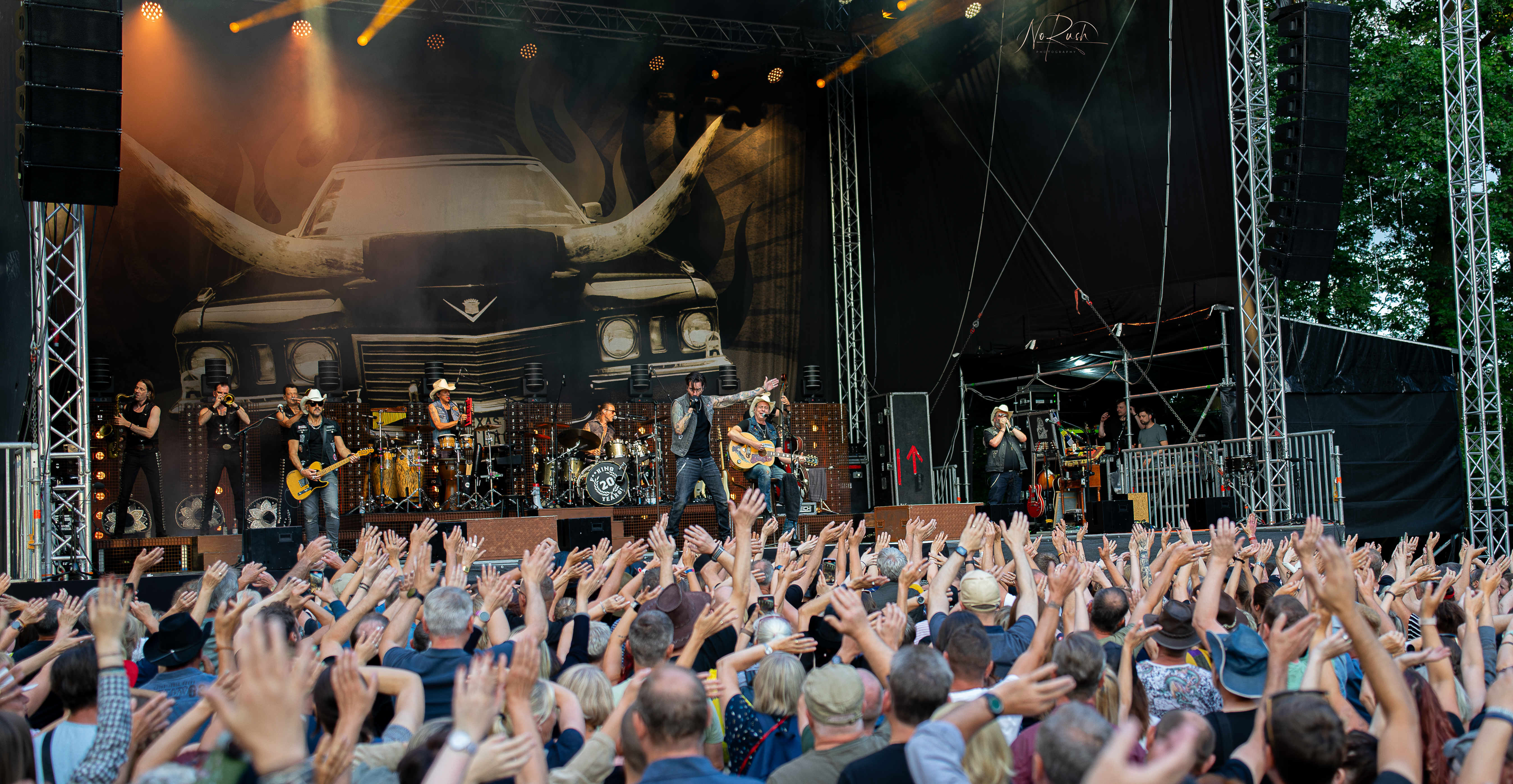 The BossHoss - Twenty F**cking Years (Special Guest: Kiefer Sutherland)