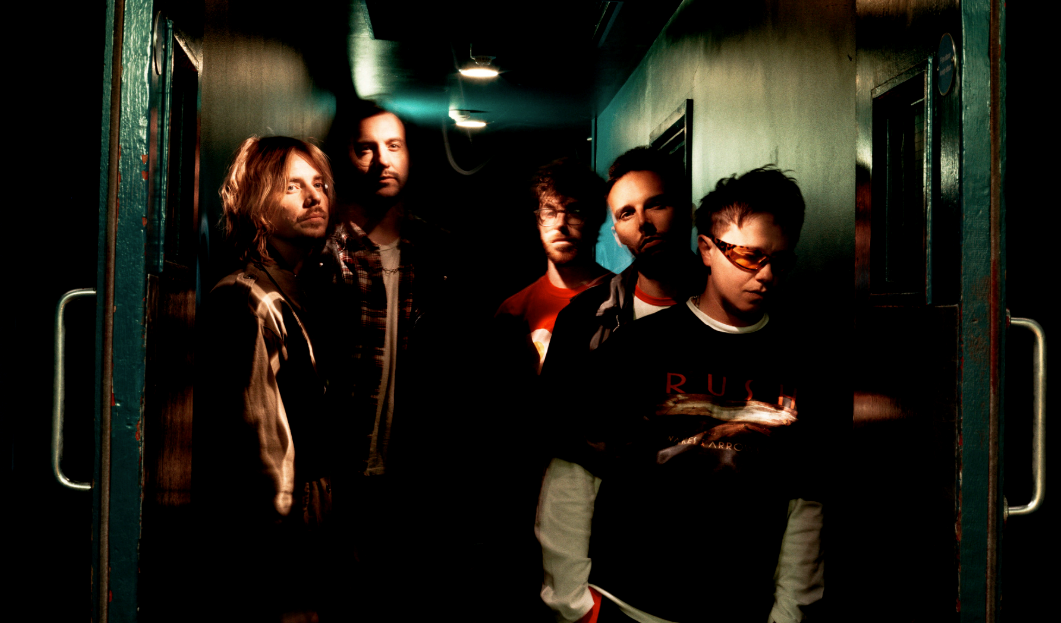 Nothing But Thieves kündigen neues Album „Stray Dogs“ und Deutschlandtour 2027 an