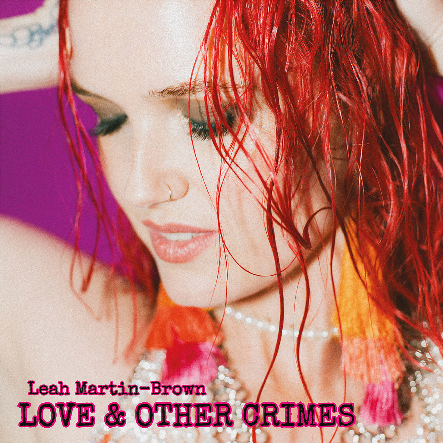 LEAH MARTIN-BROWN kündigt Debütalbum „LOVE & OTHER CRIMES“ an