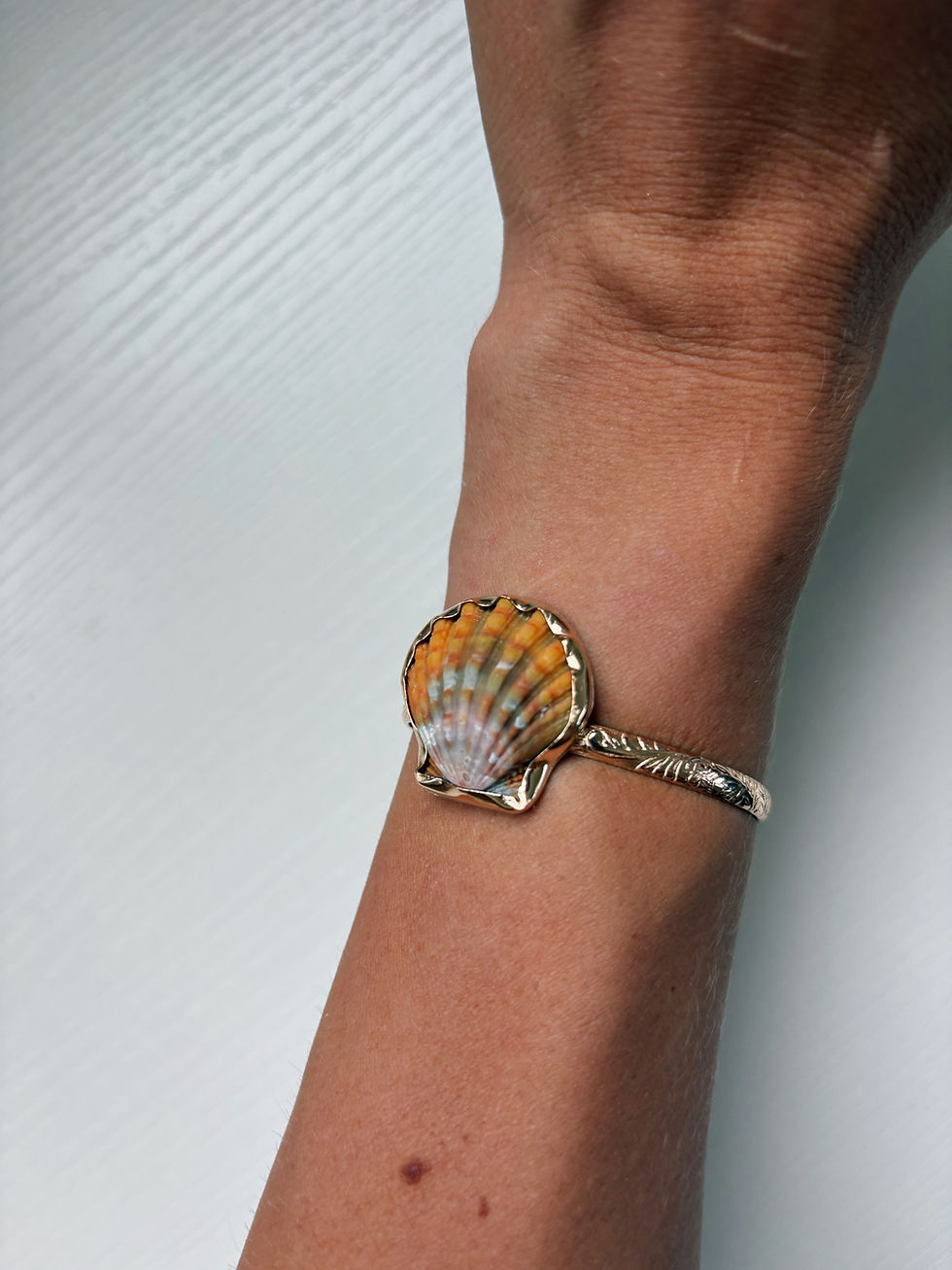 Thumbnail: Sunrise shell cuff