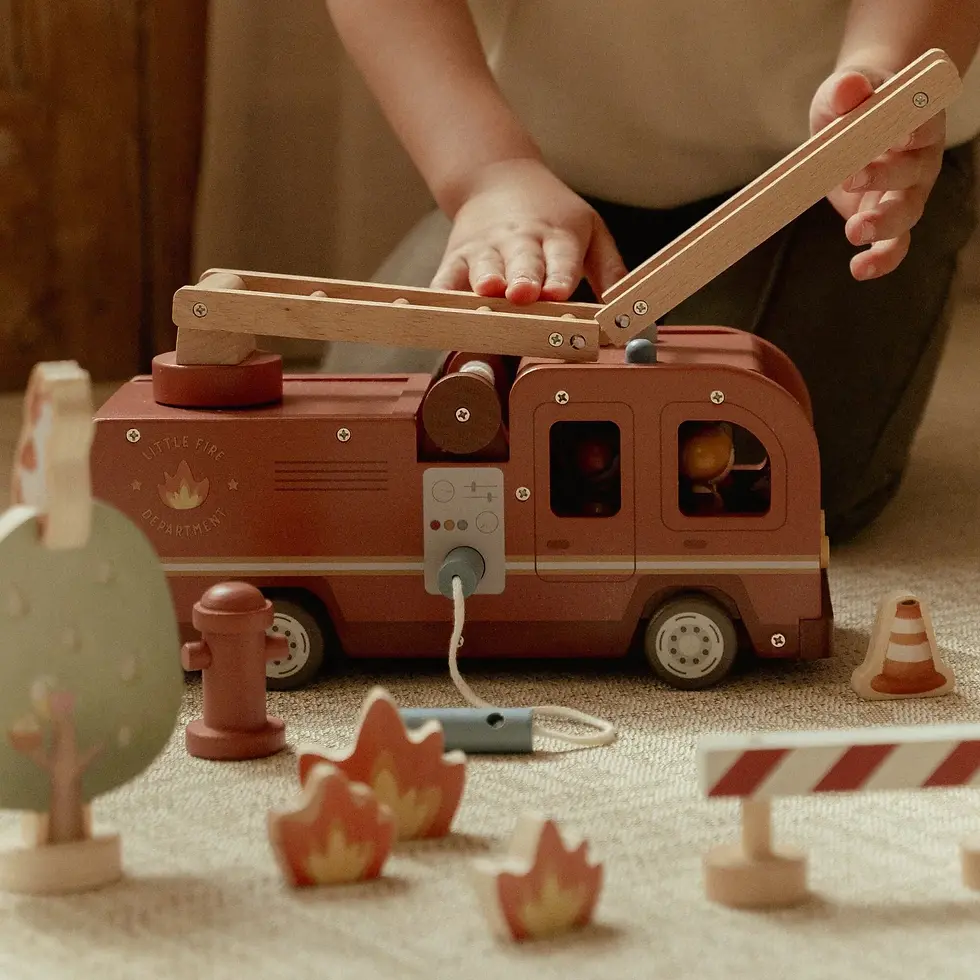 الصورة المصغرة: Wooden Fire Truck