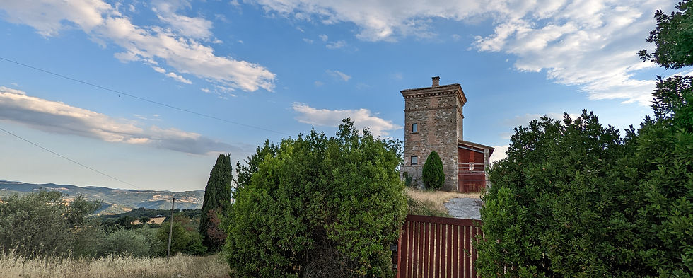 Roscialesco Torre with Clouds.jpg