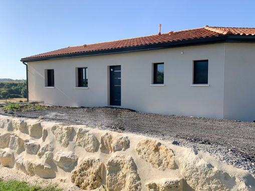 À Rioux-Martin, Verteillac, Le Fieu, Cercoux, de la Charente à la Charente-Maritime, de la Gironde à la Dordogne, Maison Montauban s'adapte à tous les types de sols pour construire votre maison individuelle.