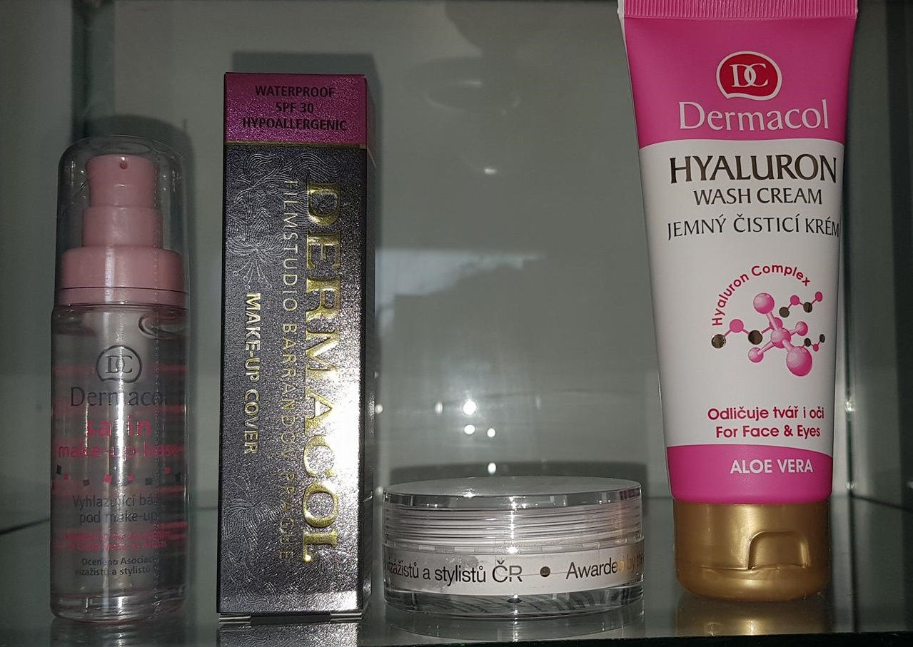 KIT BASE DERMACOL + PRIMER GRANDE + POLVO + GRATIS DESMAQUILLANTE