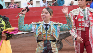 Luz Elena Martínez cortó una oreja en la San Marcos