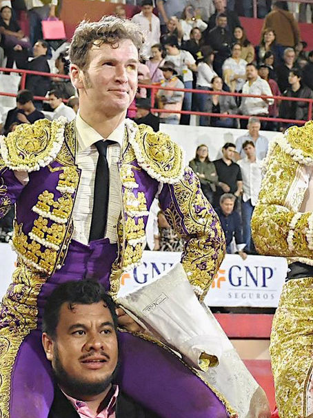 Triunfan en Monterrey, San Román y El Payo