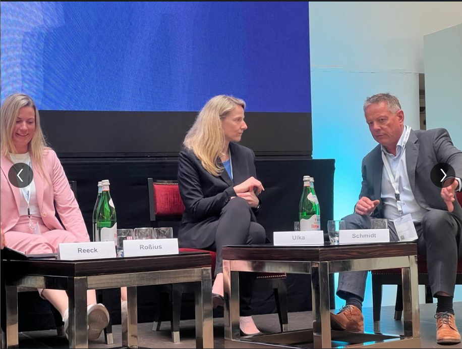 Karin Ulka spricht als Podikumsteilnehmering