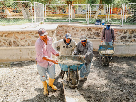 GRACIAS AL EMPLEO TEMPORAL Y CON APOYO DE SERVICIOS MUNICIPALES, SE DA MANTENIMIENTO A PLAZA DE ÁRBOL GRANDE.