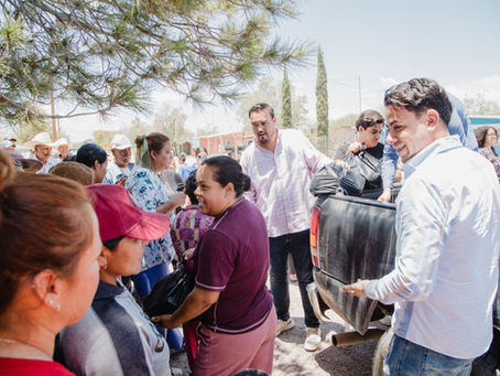ENTREGA JORGE ALDANA Y DIF MUNICIPAL APOYOS ALIMENTARIOS EN COMUNIDADES RURALES.