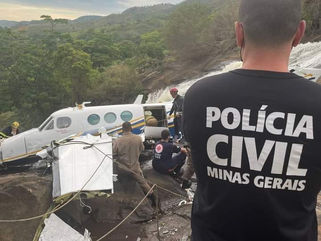 ACIDENTE AÉREO DEIXOU 33 MIL CLIENTES DA CEMIG SEM ELETRICIDADE