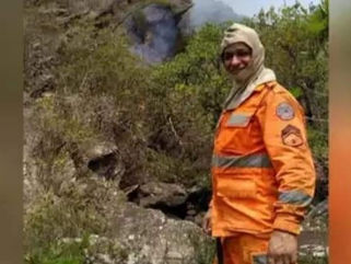 BOMBEIRO DE BARBACENA MORRE DURANTE COMBATE A INCÊNDIO EM MINAS .