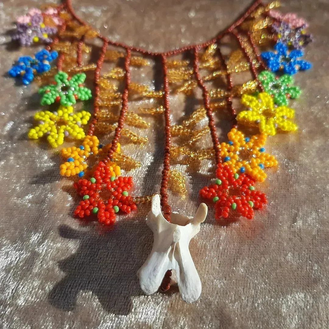 𦓠The Hollow Bone Necklace - šš¢ Tortoise Bone and Rainbow Beads