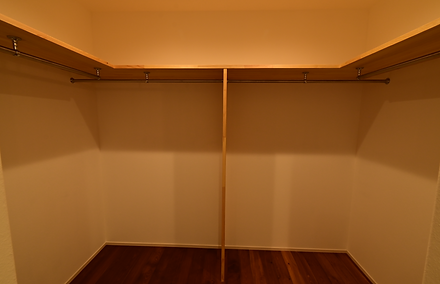 由利本荘市の新築高性能住宅のウォークインクローゼット