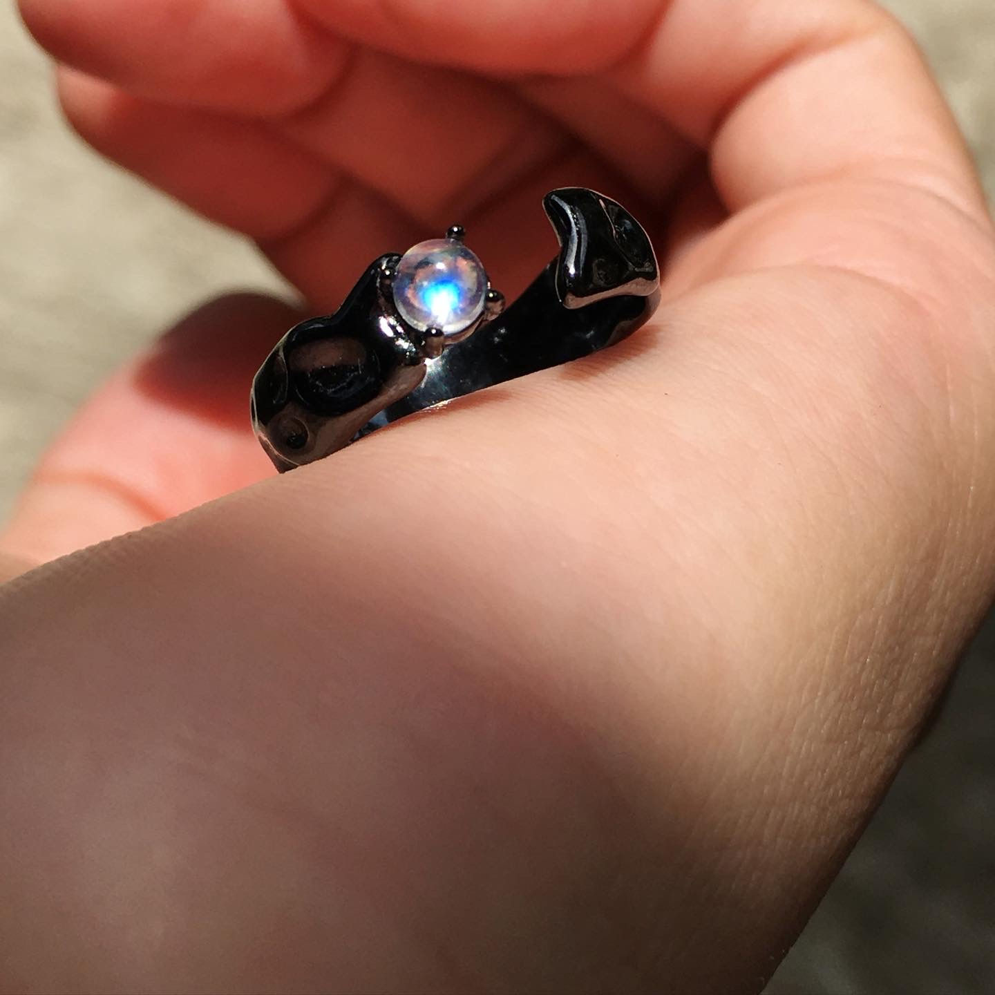 Moonstone | 強藍光 月亮石 黑金色 指環