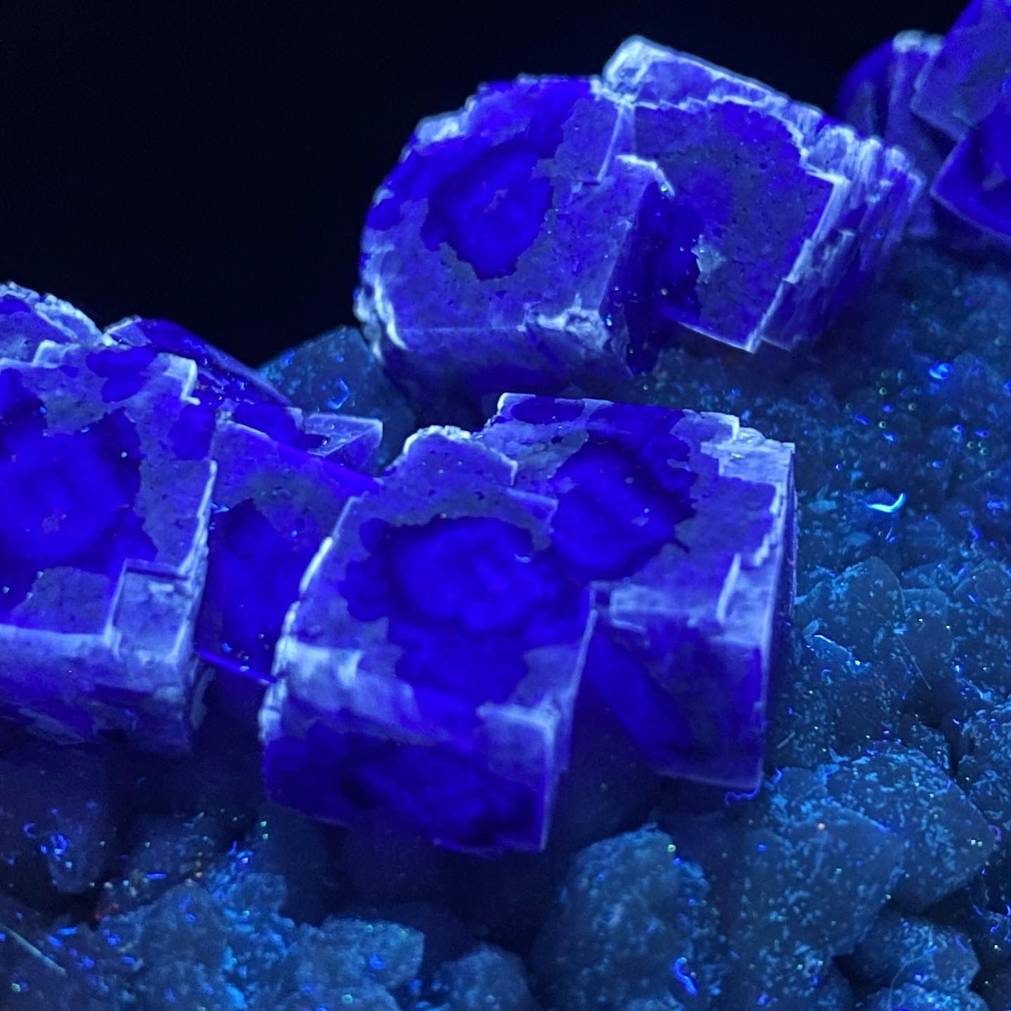 Fluorite , Inner Mongolia | 內蒙  黑紫色 螢石