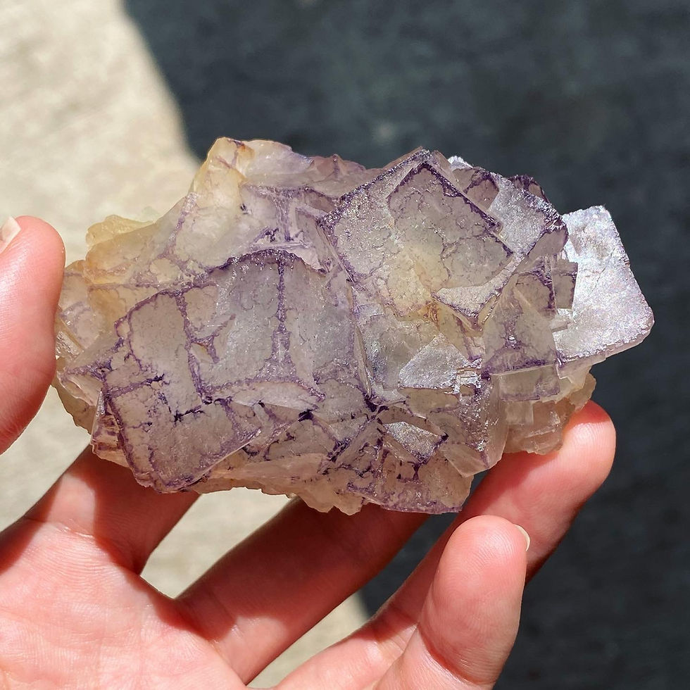 縮圖：Fluorite, Guizhou | 二維碼 螢石 標本 天使 油畫風