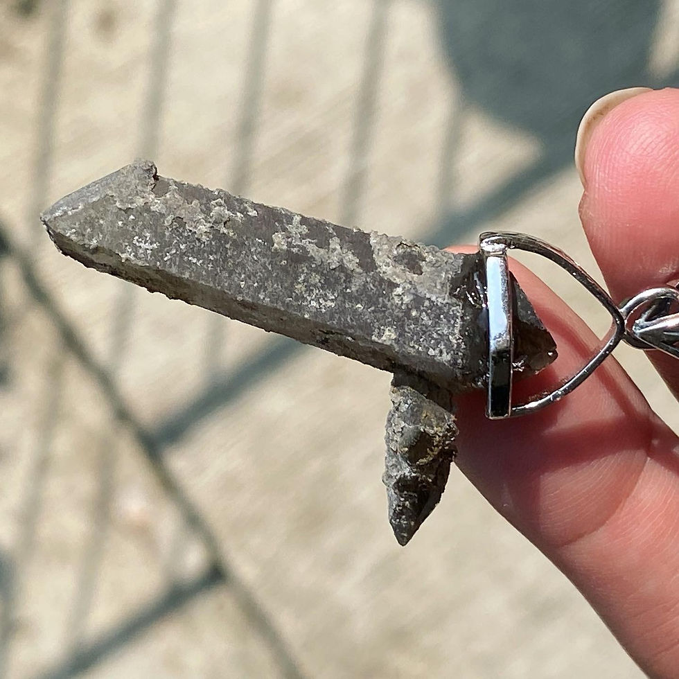サムネイル： Quartz , Inner Mongolia | 內蒙古 礦皮 墨水晶 標本 頸鏈 MIN27