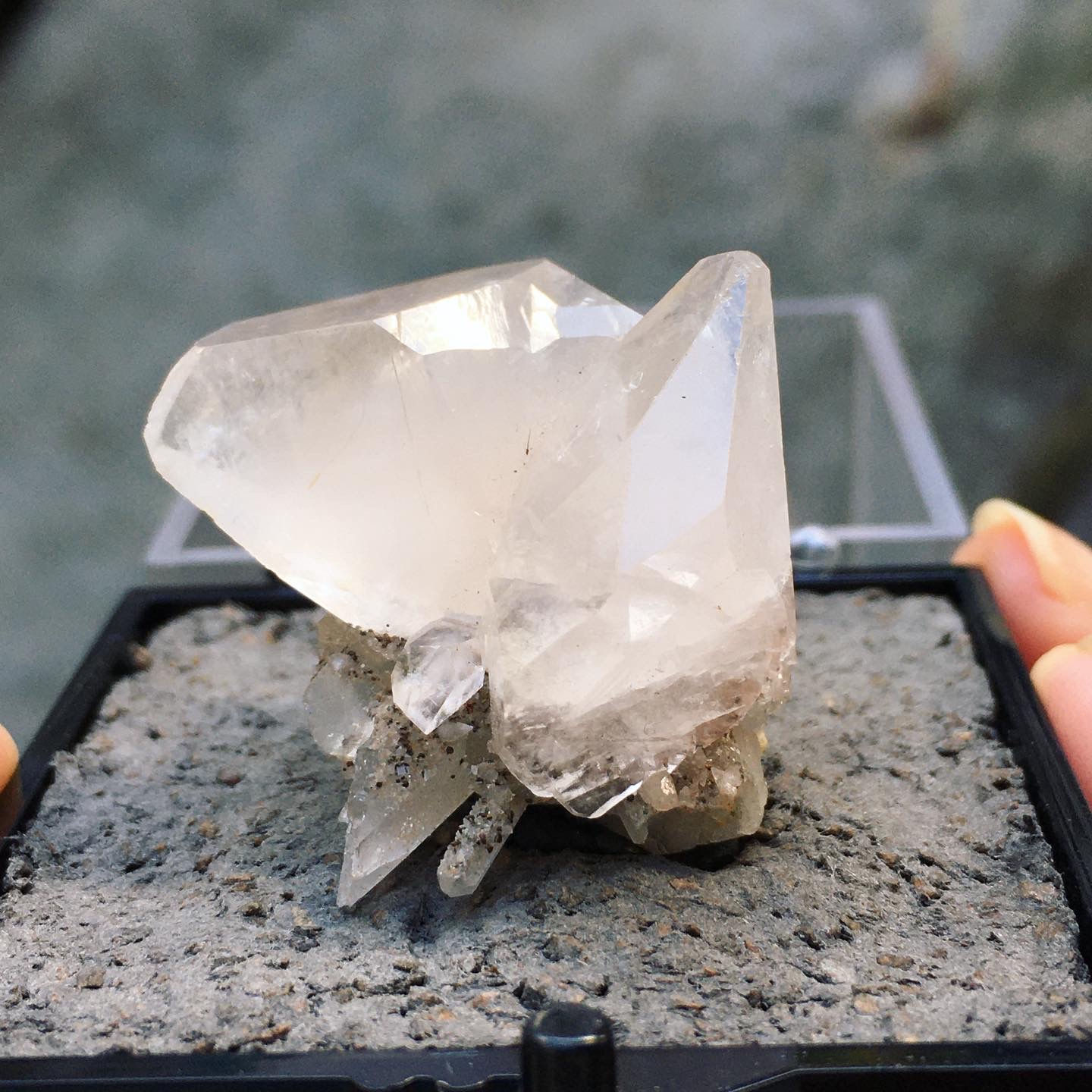 Pink Calcite | 粉方解石 雙子 白水晶 共生 帶底岩 標本