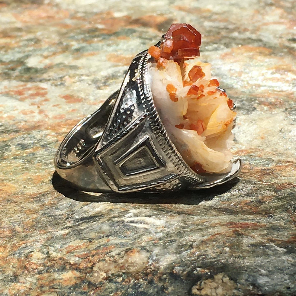 サムネイル： Vanadinite on Barite | 花形 釩鉛礦 標本 指環