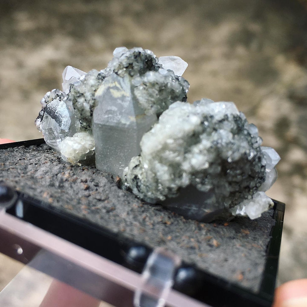 Thumbnail: Calcite on Quartz | 方解石 水晶 共生 標本