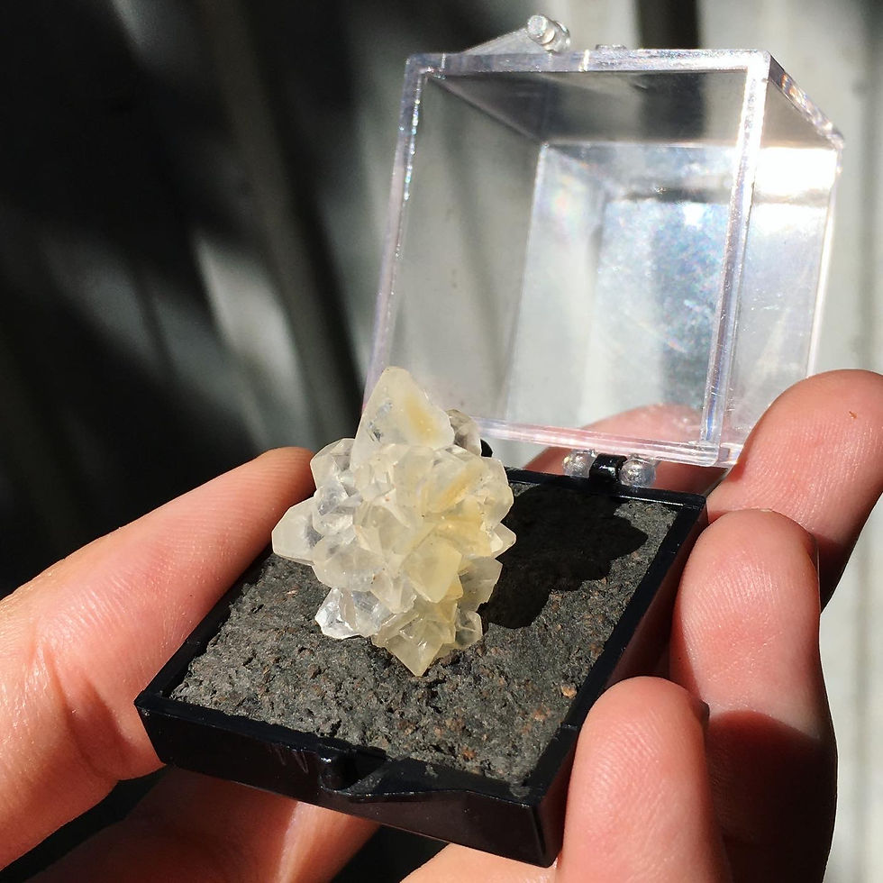 縮圖：Mango Calcite | 花形 芒果 粉藍色螢光 方解石