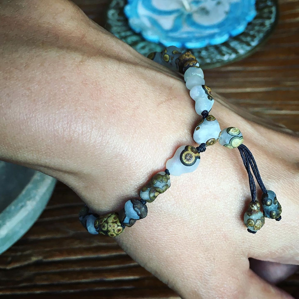 サムネイル： Coming Soon | Gobi Agate | 天然原石 金錢眼 壺蘆 戈壁瑪瑙 手鏈