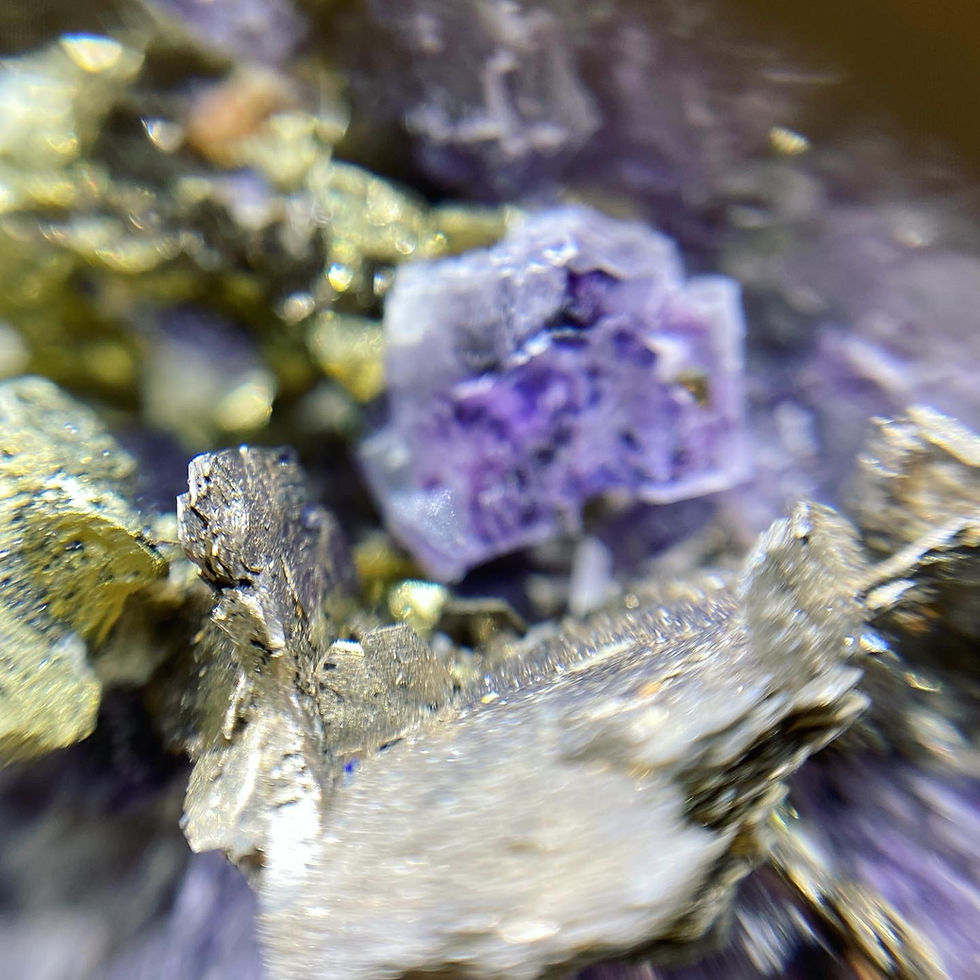 縮圖：Fluorite, Inner Mongolia | 內蒙古 磁黃鐵 黑鎢 螢石 標本