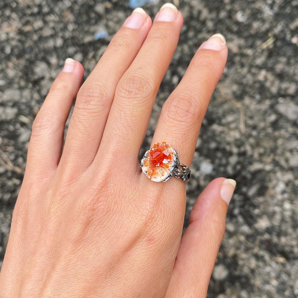 縮圖：Vanadinite on Barite | 花形 鑽石級 釩鉛礦 標本 指環 MR01