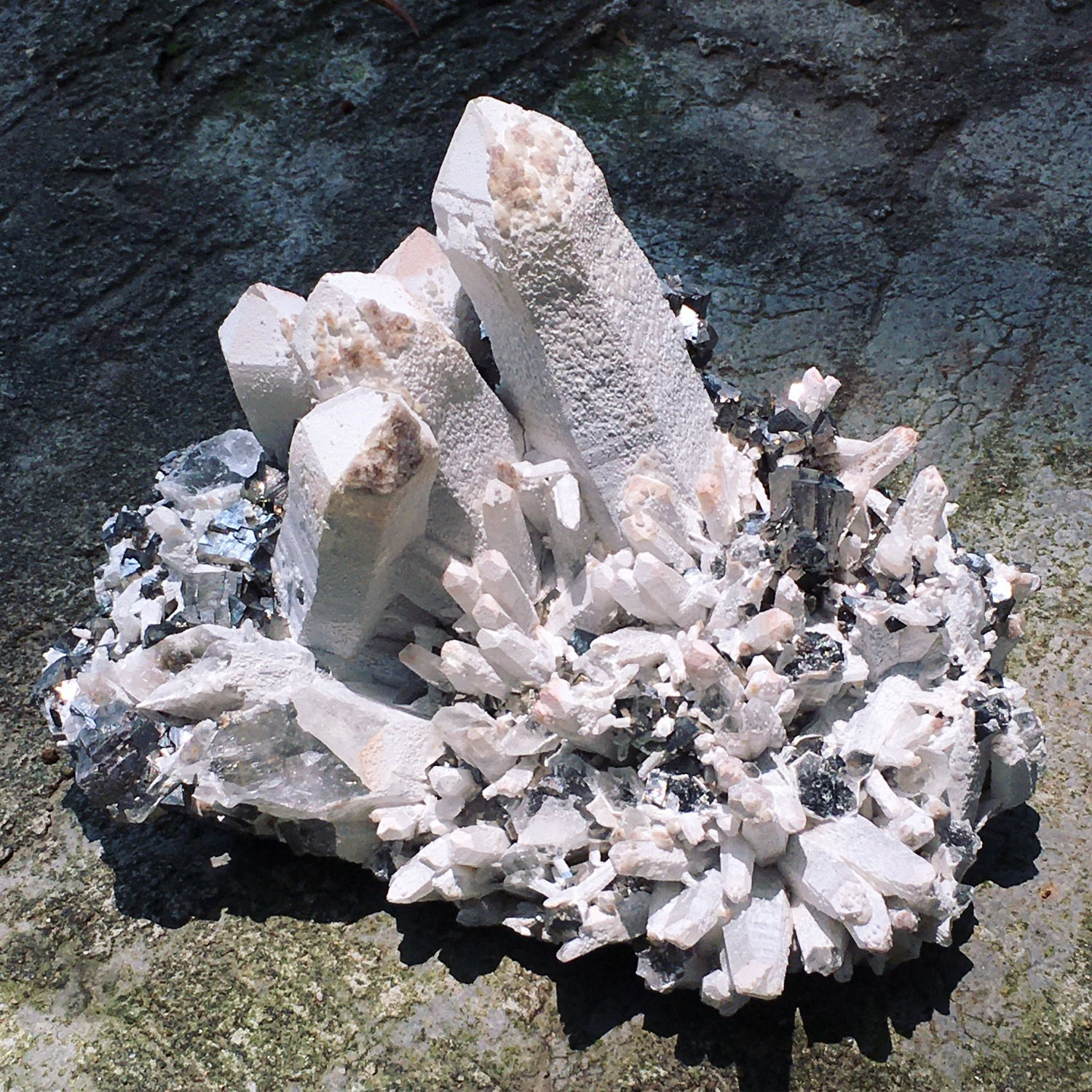 Arsenopyrite on Milky candle Quartz, Inner Mongolia | 內蒙古 毒砂 水晶 標本