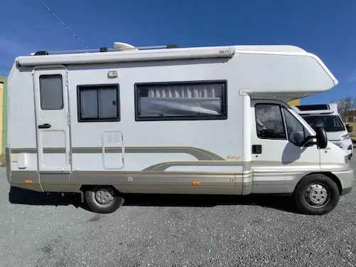 Laika Ecovip 4L mansardato usato vista esterna veicolo