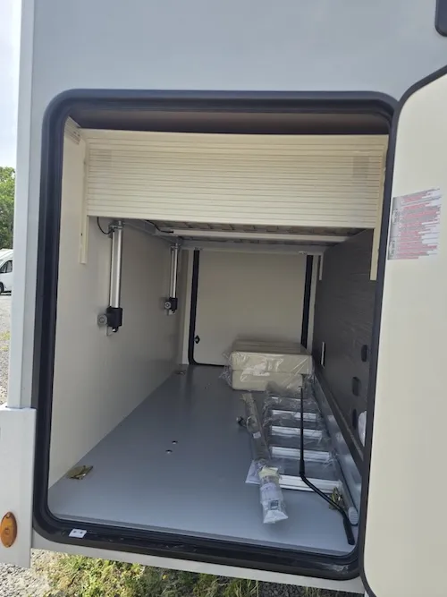 McLouis MC4 879 Ford nuovo con garage grande