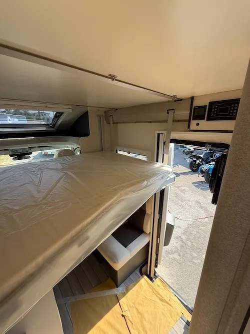 Zona notte 5 posti letto camper nuovo McLouis MC4 360