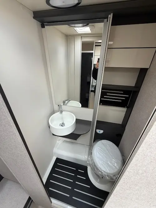 Bagno camper McLouis MC4 Slim 339 con doccia separata