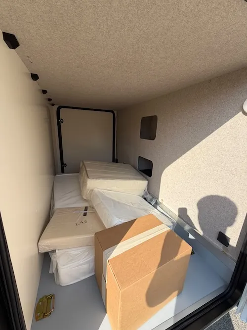Doccetta in garage camper nuovo McLouis MC4 365 Fiat