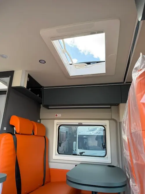 Laika Kosmo Supremo CV60 van dettagli interni arredi