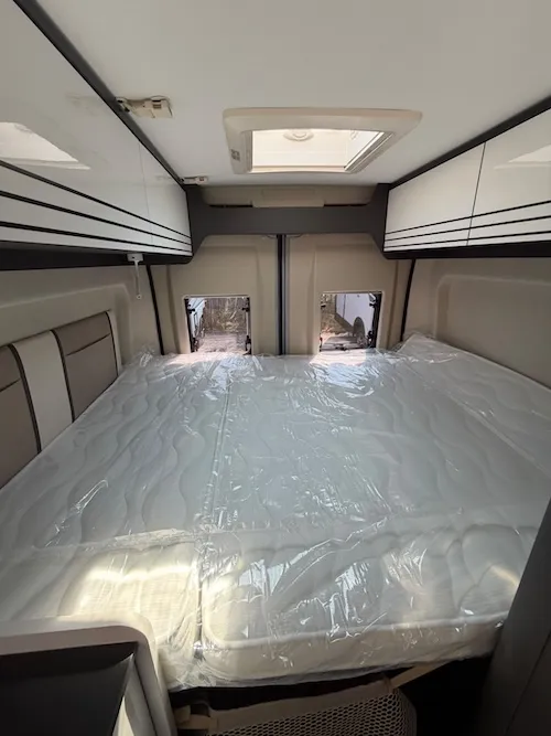Oblò Midi Heki 70x50 van camper nuovo McLouis Yearling 3
