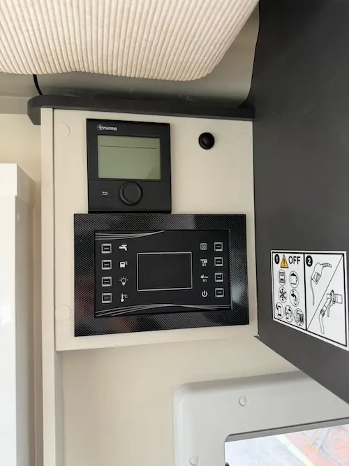 Sistema SYNC 4 display camper McLouis MC4 Slim 339