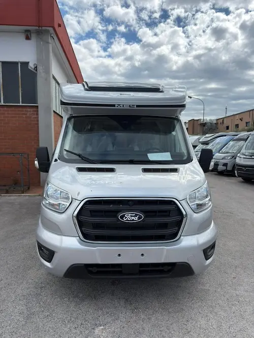 Camper McLouis MC4 Slim 339 2026 anteriore su base Ford automatico